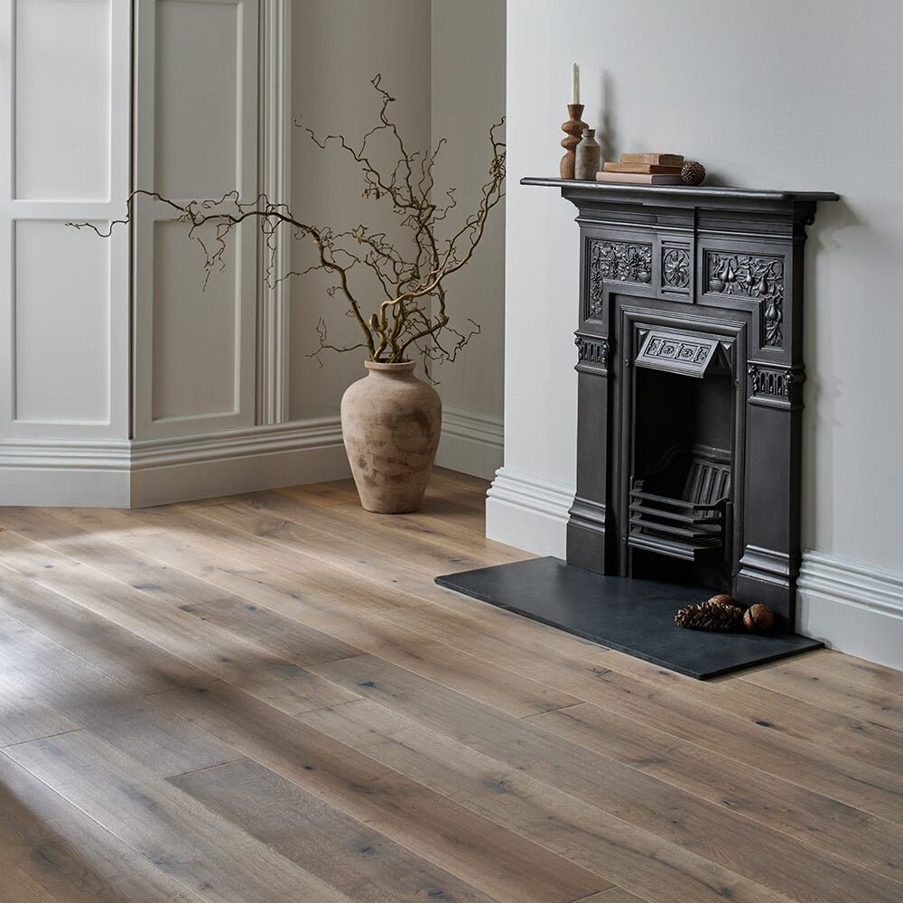 Dartmouth Pewter Oak grey-brown oak wood-effect flooring
