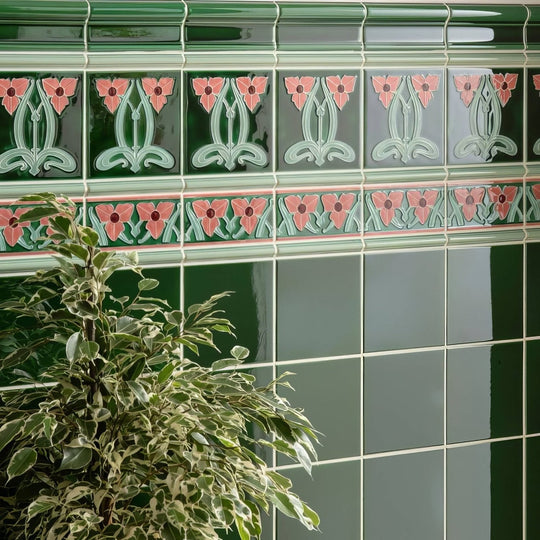 Dauphine Border on Victorian Green