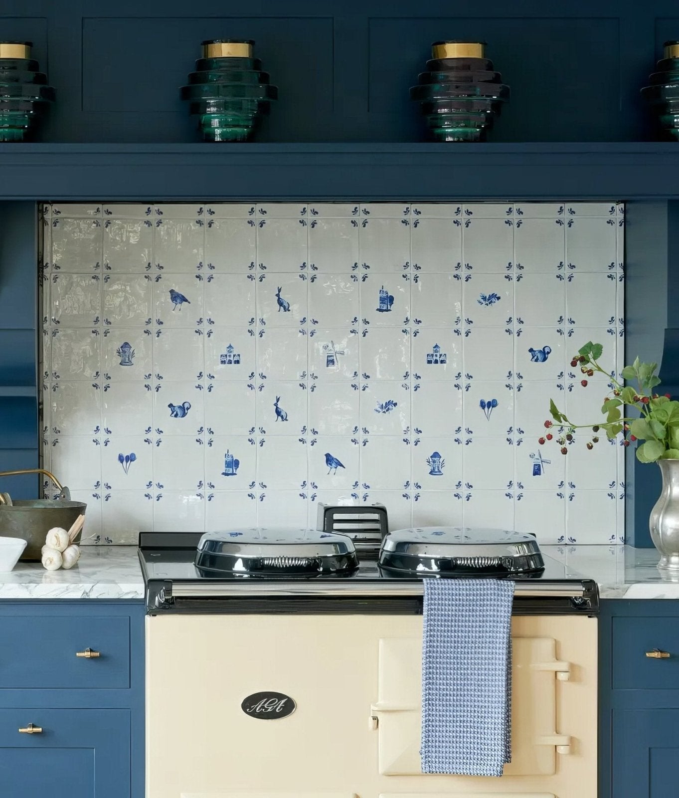 Dyrham Dairy Ceramic Oak Leaf Corners