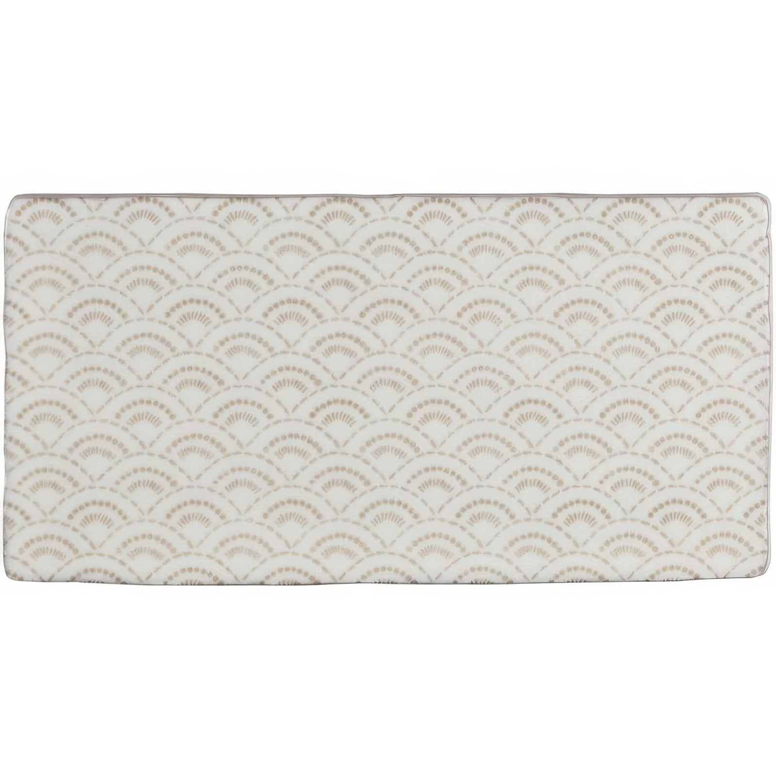 Cream-colored rectangular Fabrique Rosaline soft taupe mat with subtle light gray scalloped fan pattern