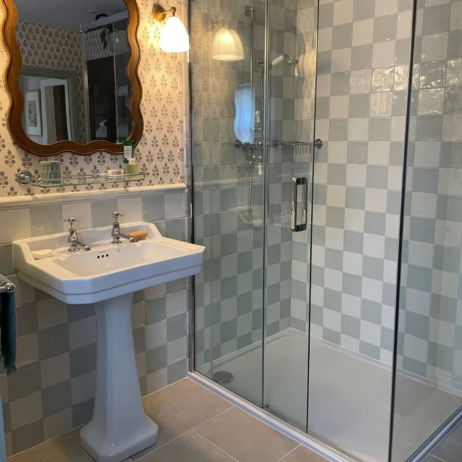 Forecast Arran Square Glazed Tile in a bathroom setting