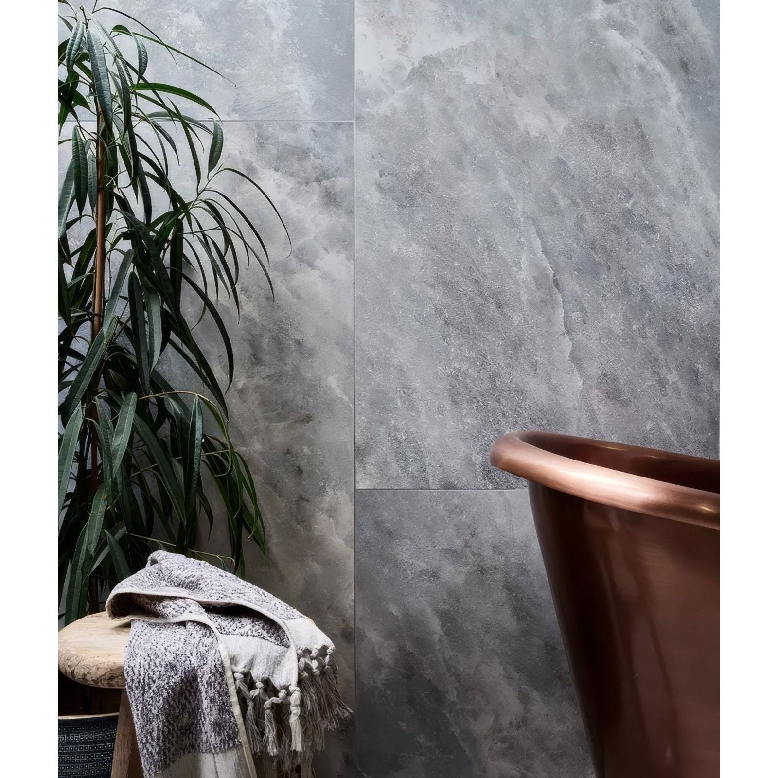 Copper bathtub himalaya porcelain matt ice with smooth reflective surface and rounded edges