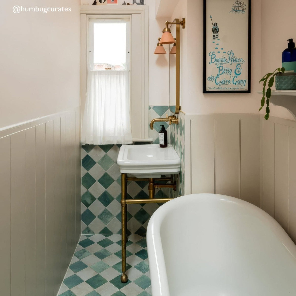 Kelmscott Green Tile in a bathroom setting