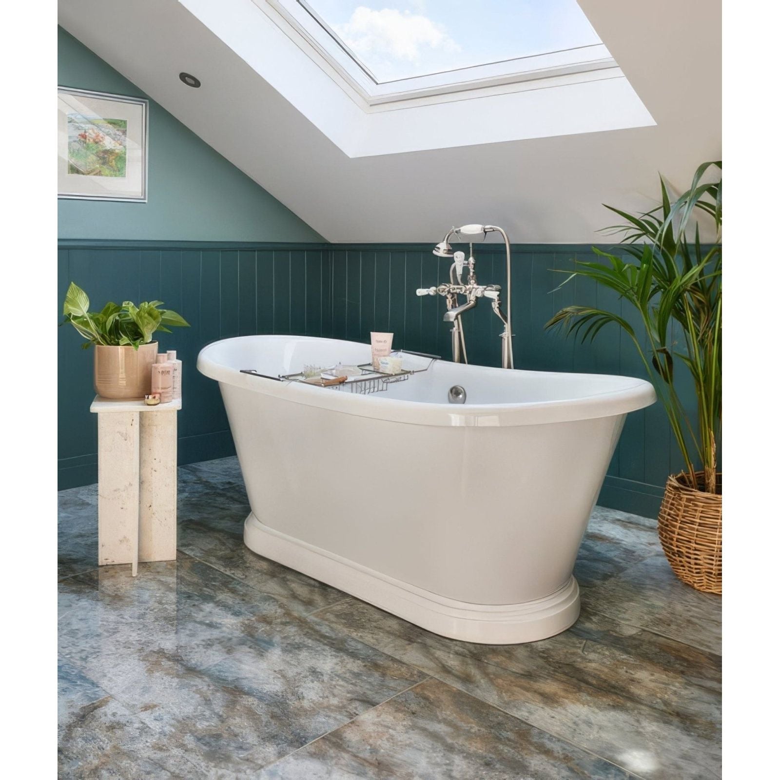 Lake Garda Minerale Pure Gloss Click Tile in a bathroom setting (2)