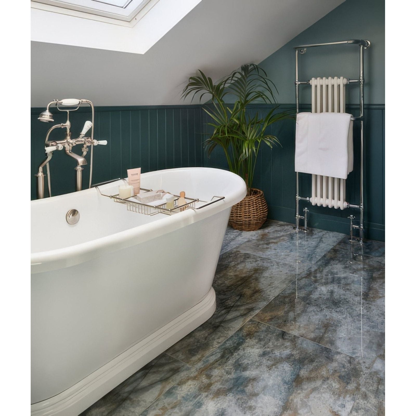 Lake Garda Minerale Pure Gloss Click Tile in a bathroom setting