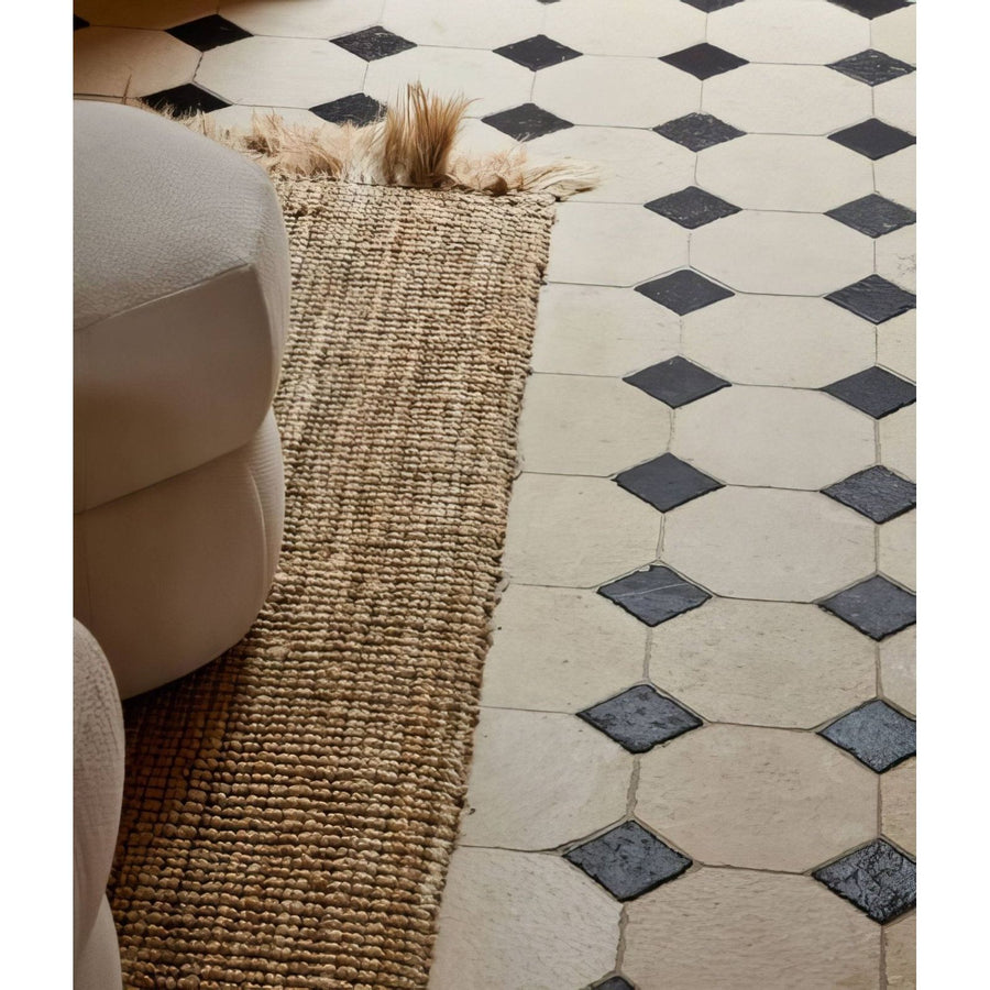 Limoges Limestone Vintaged Finish – detail view 2