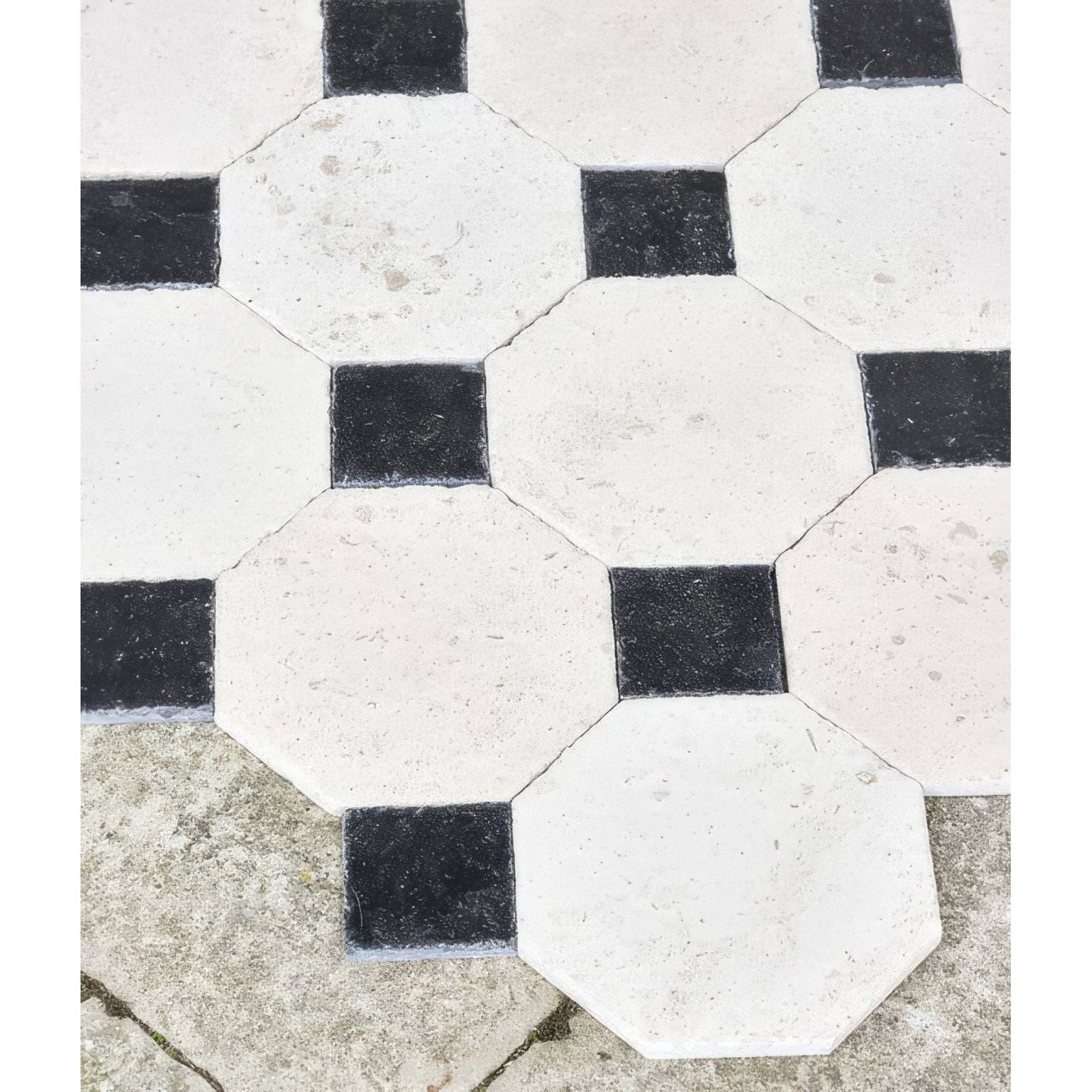 Limoges Limestone Vintaged Finish – detail view 5