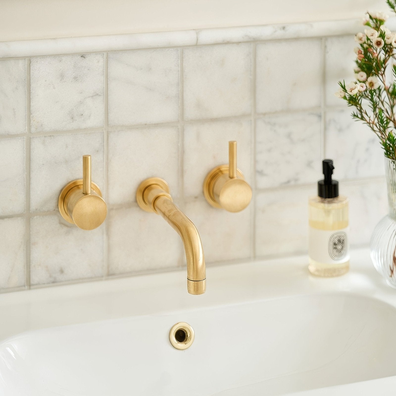 Long Island Marble Honed Finish 10 x 10cm – close-up surface detail