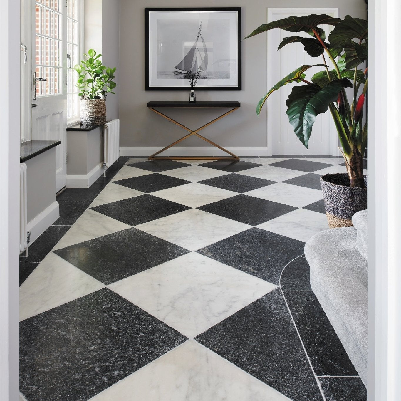 Long island marble tumbled finish black and white marble tiles arranged in a diamond pattern 40.6 x 40.6 cm