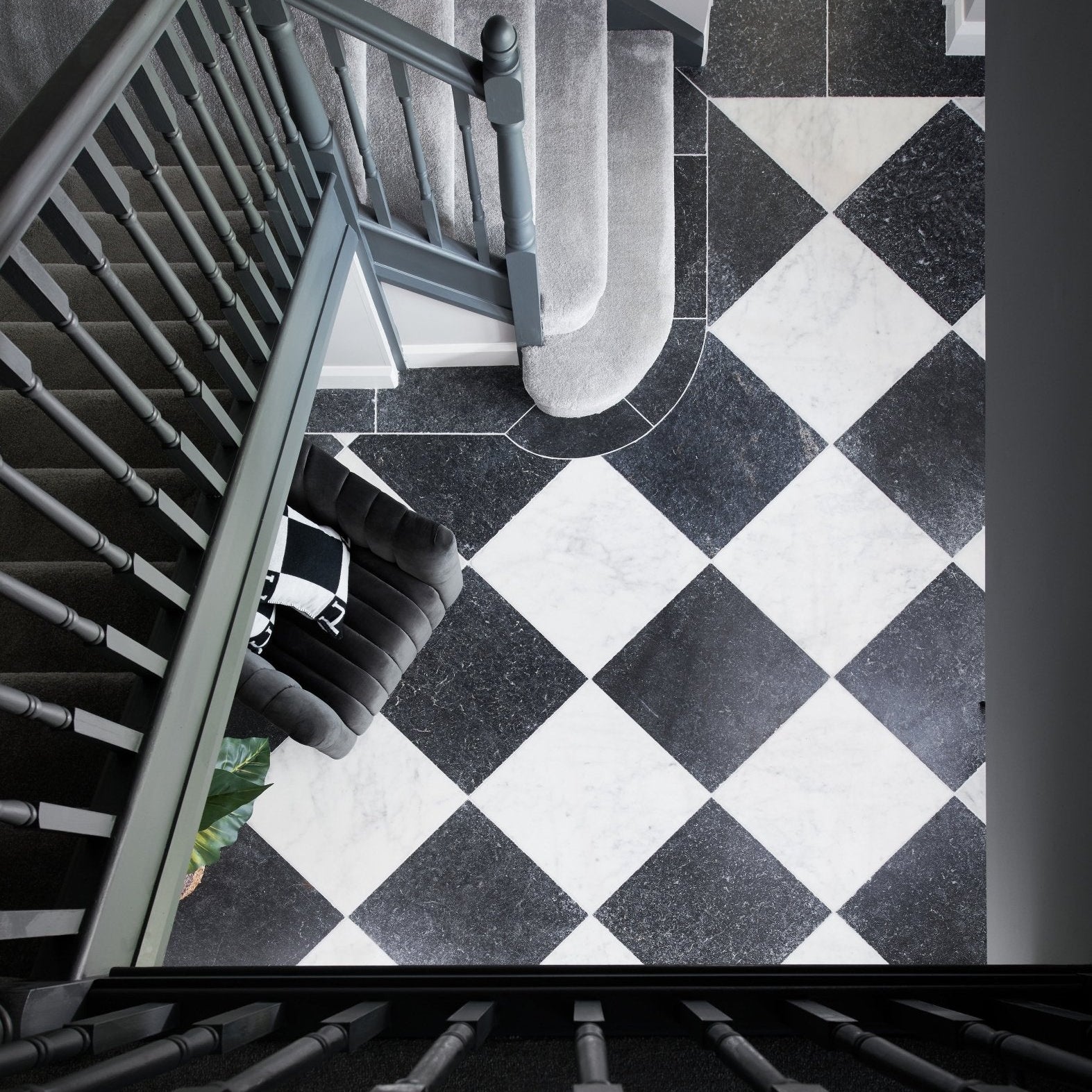 Long island marble tumbled finish 40.6 x 40.6cm black and white diamond patterned marble floor tiles