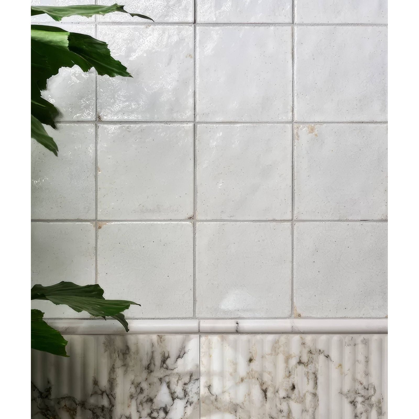 White textured ceramic tiles with subtle speckles arranged in a grid pattern palm springs porcelain italiana moulding