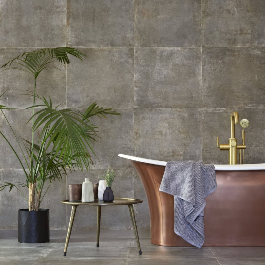 Patina sand 59 x 29cm copper freestanding bathtub with white rim and gold-toned faucet for stylish bathing
