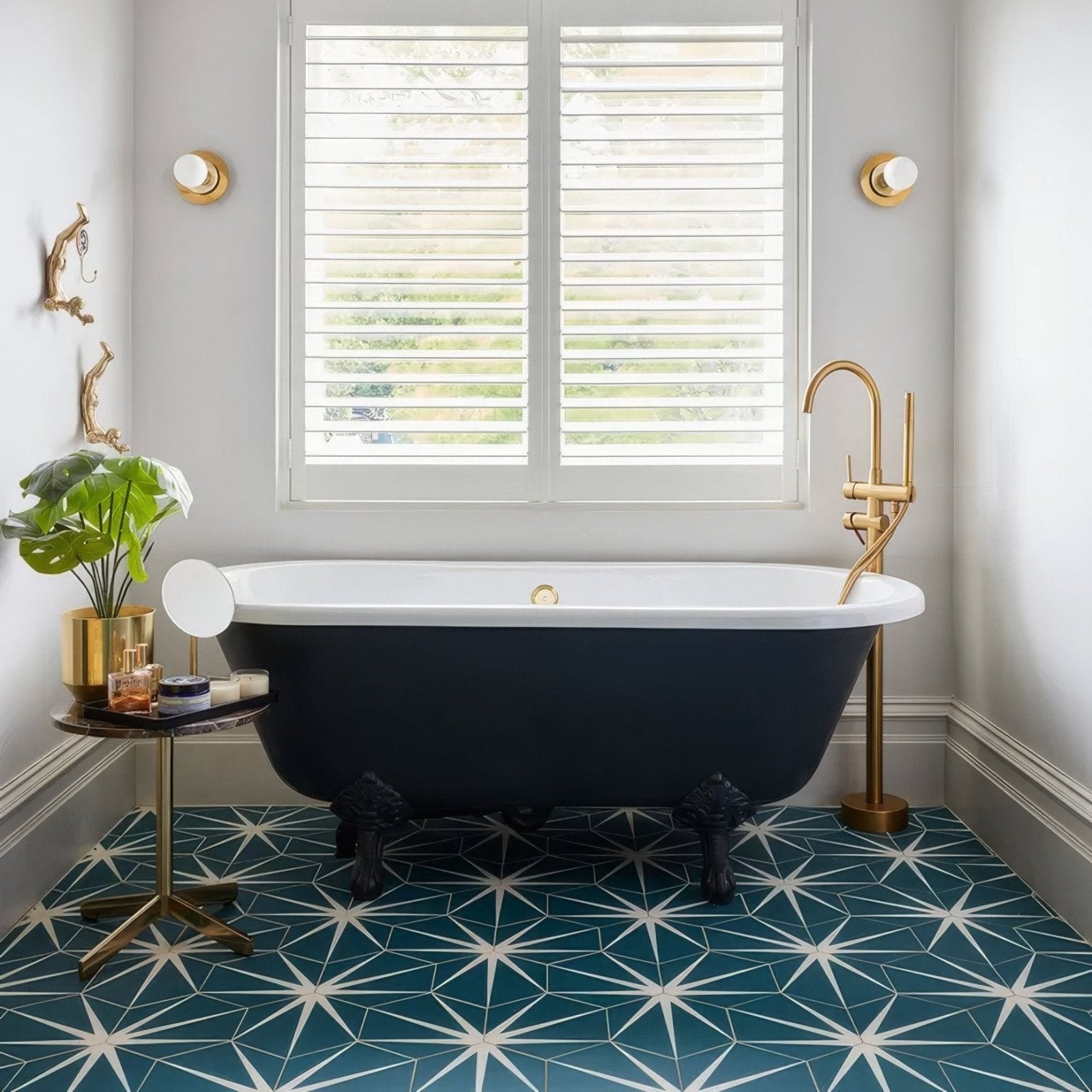 Portare Lily Pad Porcelain Peacock