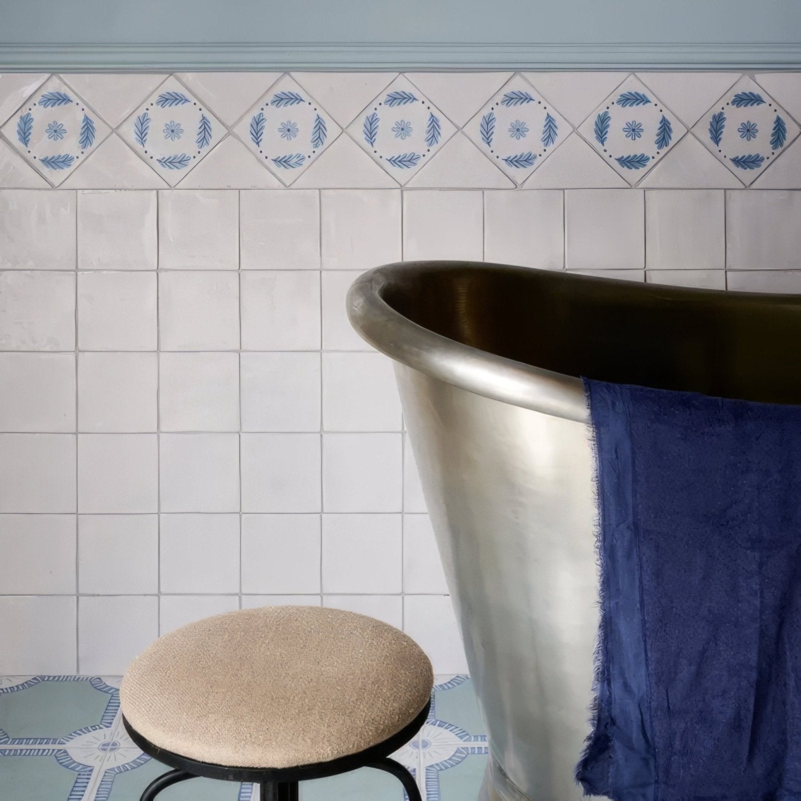 A sleek rural ceramic shell bathtub with brushed silver metallic finish and dark interior for modern bathrooms