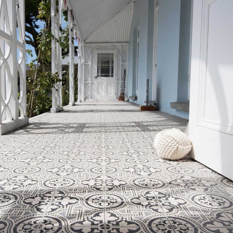 Salisbury Black on Dover White