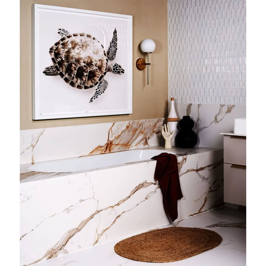 Sculpture Grande Porcelain Calacatta Maximus white marble-effect tiles with a framed sea turtle artwork