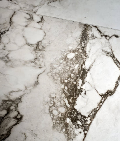 Sculpture Grande Porcelain Cararra