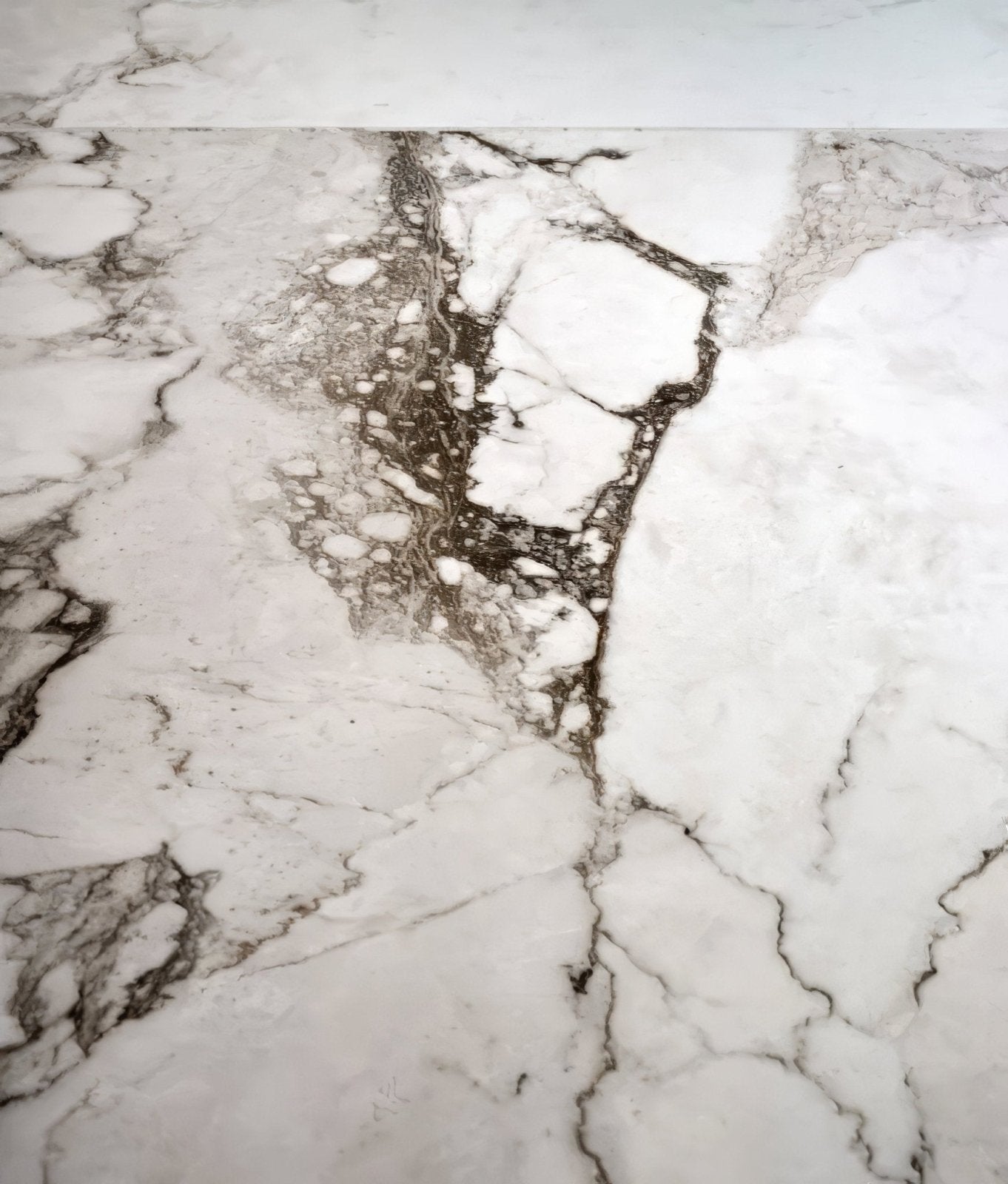 Sculpture Grande Porcelain Cararra