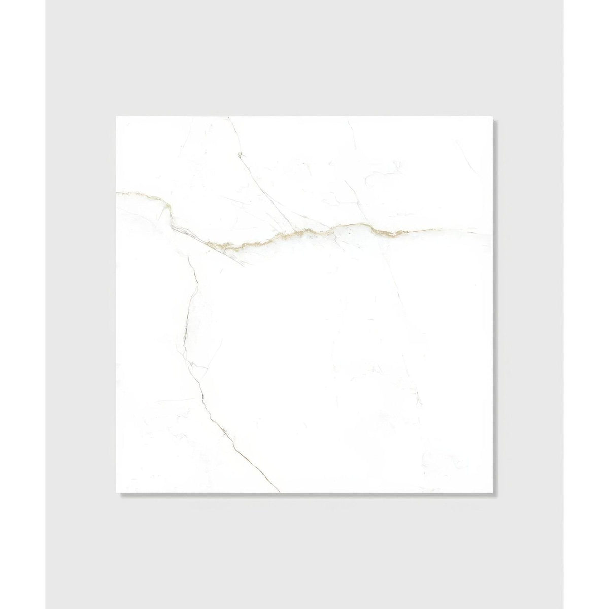 White marble-effect square porcelain tile sculpture grande with subtle veining in oro color