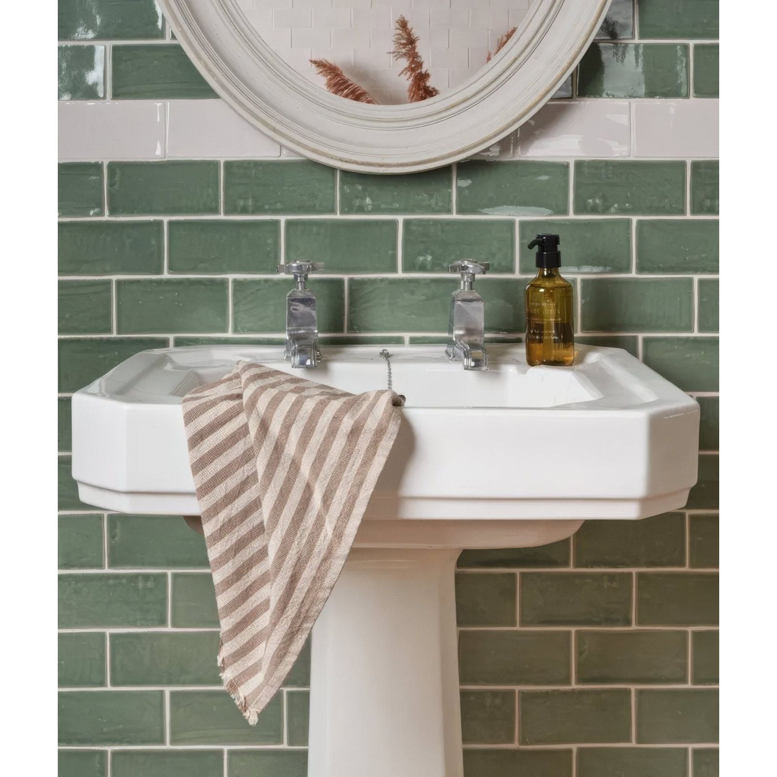 Seaton Ceramic Sea Cabbage in a bathroom setting (2)