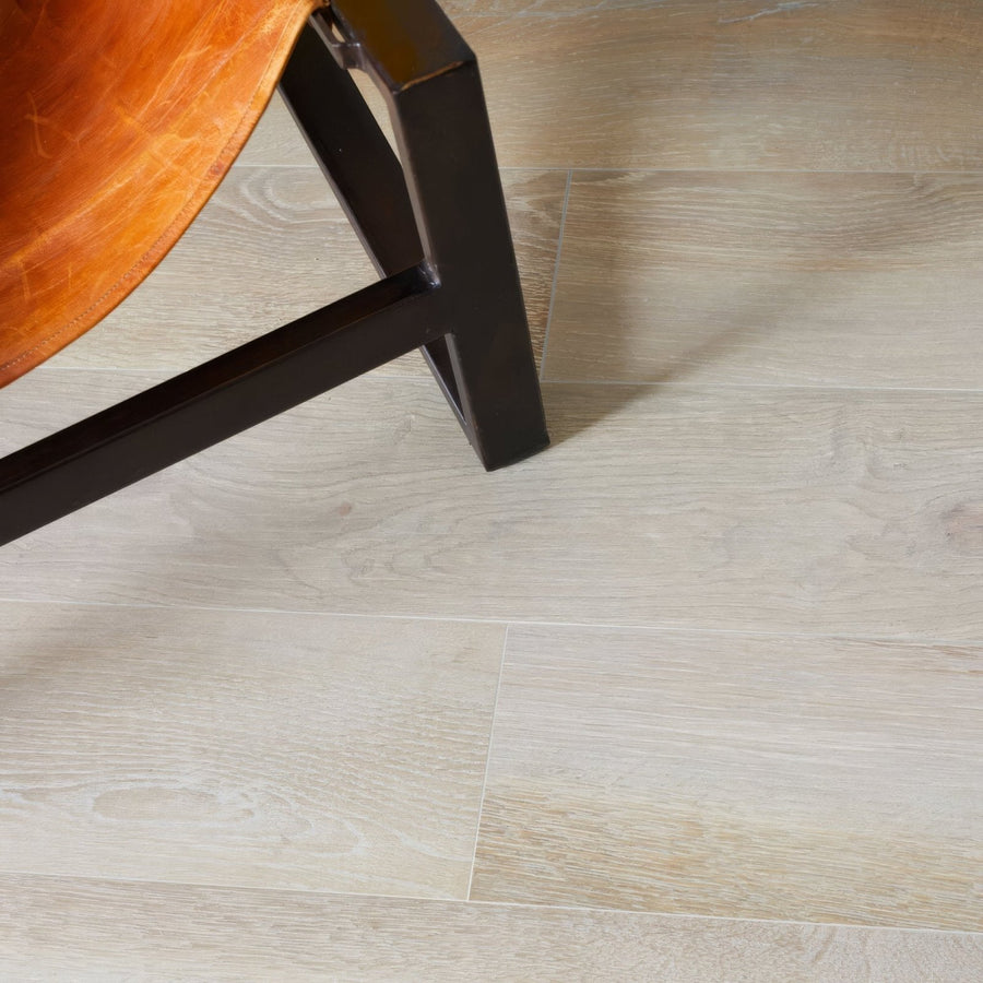 Light gray wood grain laminate flooring sherwood oak 20 x 120cm with subtle natural texture