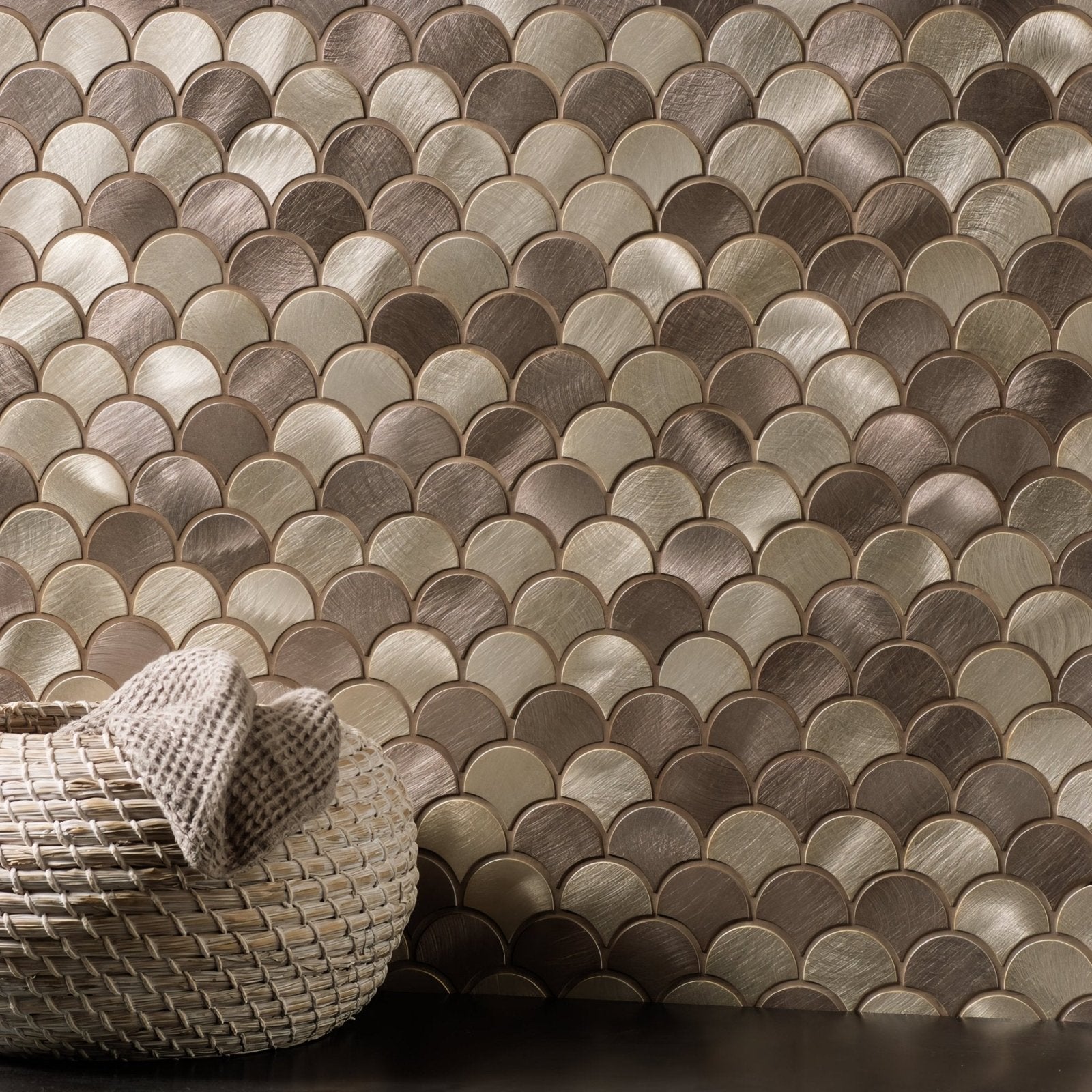 Skoll Beige Mix Scale Aluminium Mosaic