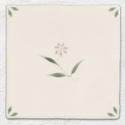 Cream-colored ceramic tile spring Lucie 13 x 13cm with delicate hand-painted pink flower and green leaves design
