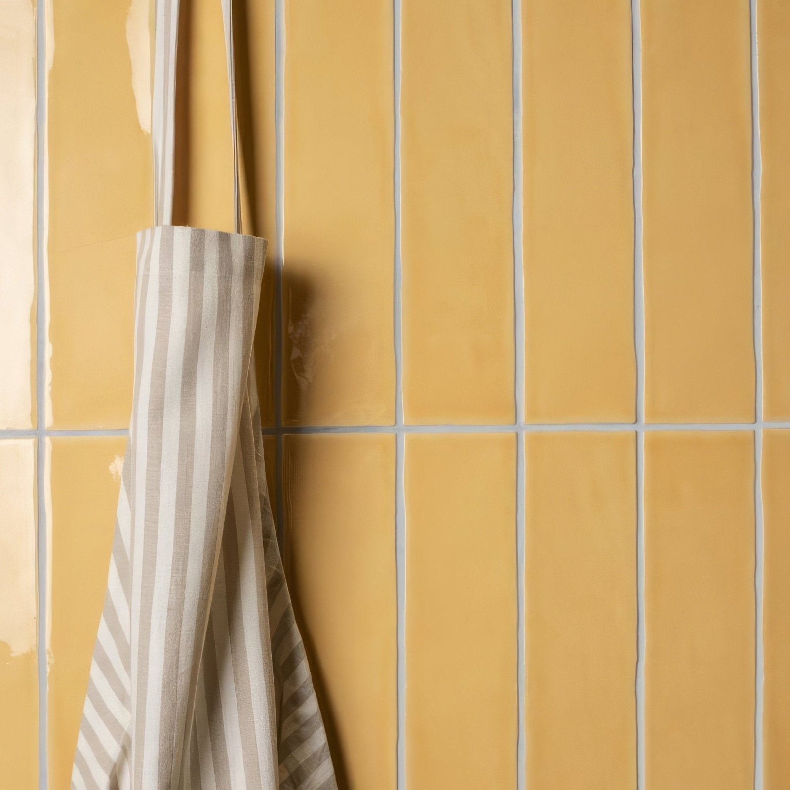 Straw Large Brick Tile – detail view 3
