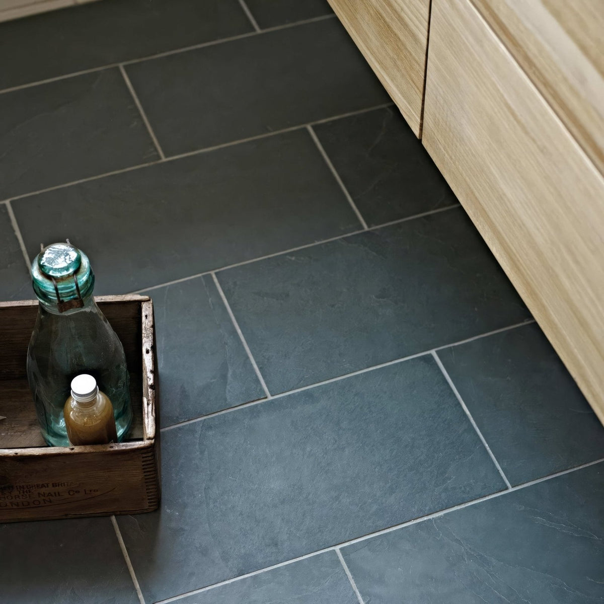 Dark gray urban slate floor tiles with subtle natural veining and light gray grout lines 60 x 40 grey green