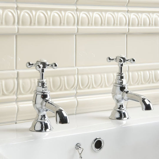Vintage White Egg & Dart Moulding