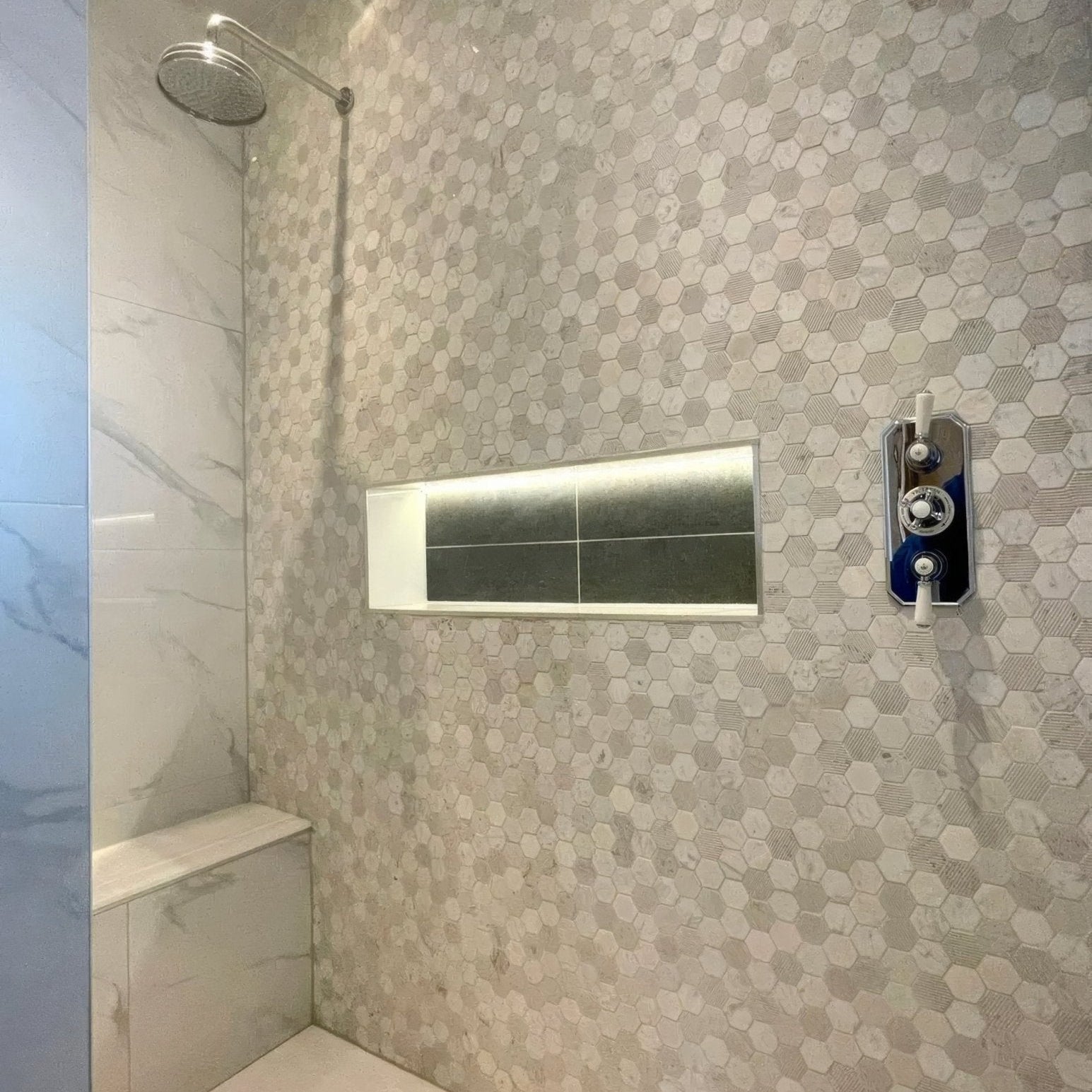 World Hexagon Tex White Mosaic