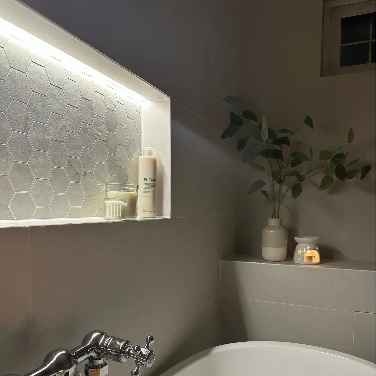 White hexagonal mosaic tile backsplash with integrated led lighting in world hexagon tex white mosaic design