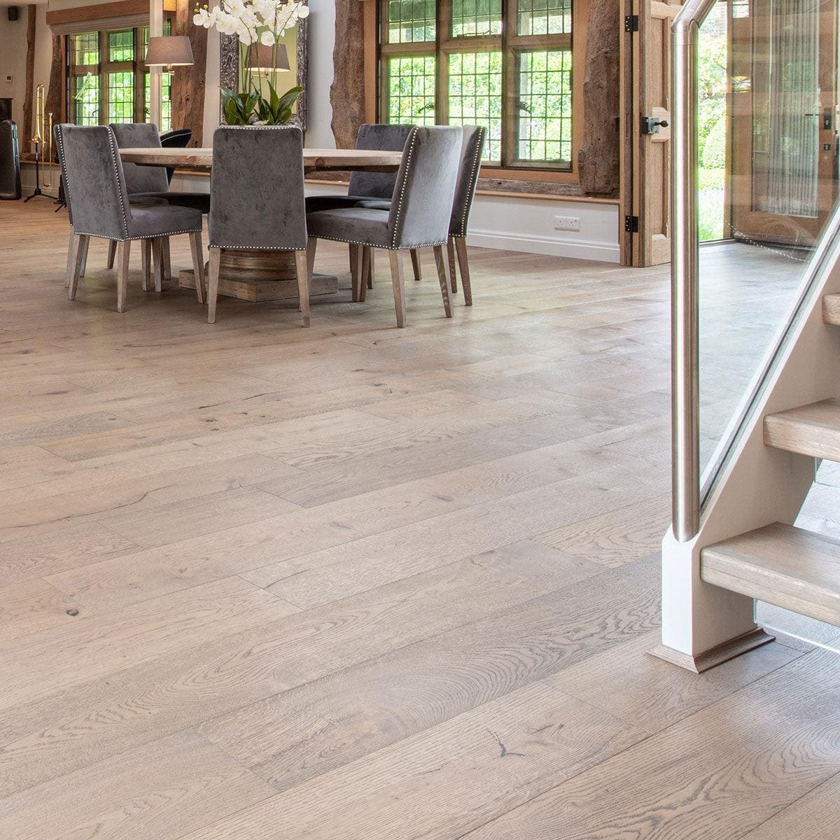 Light gray oak hardwood flooring dc101 deco frozen umber with natural wood grain pattern for interior use