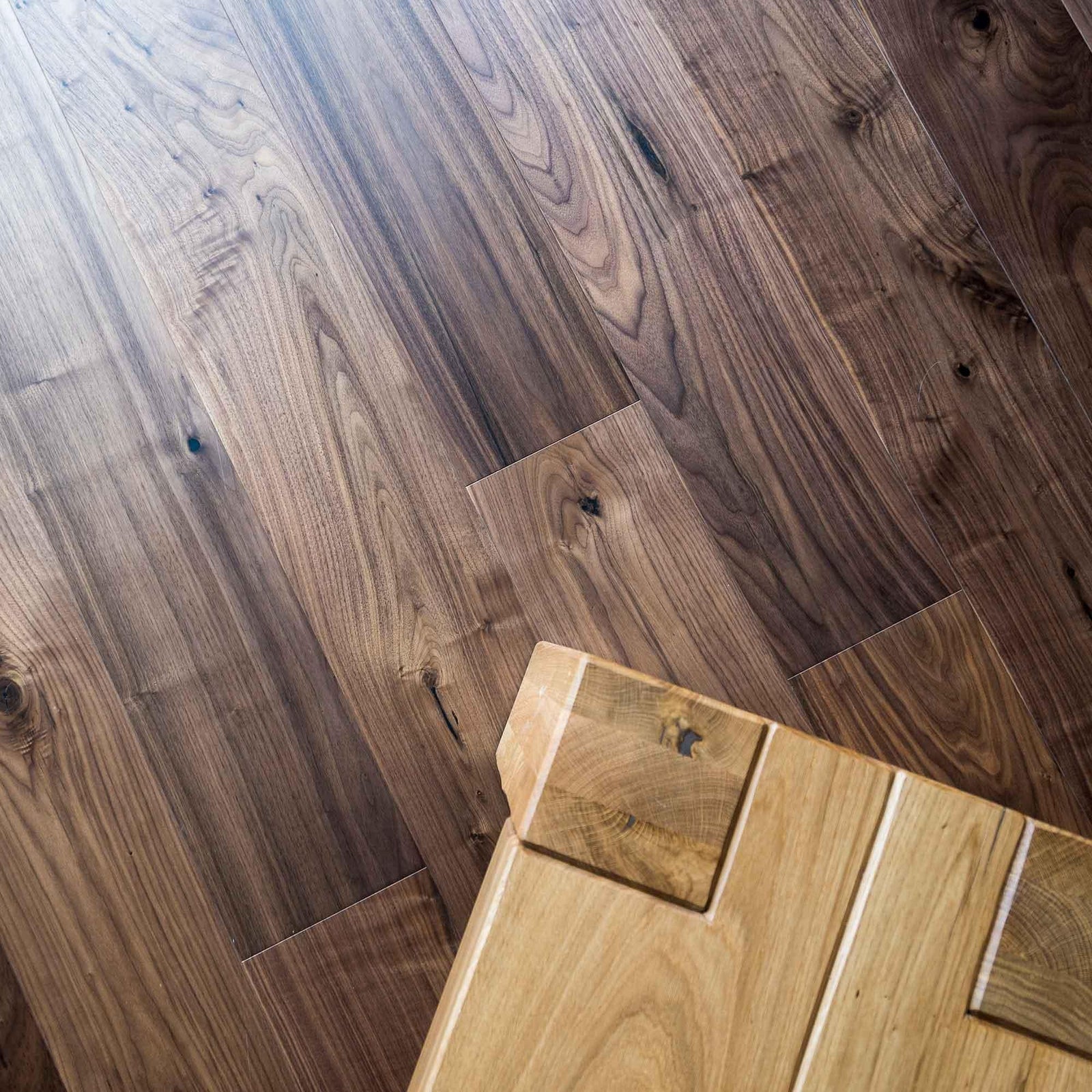 Dark walnut hardwood floor dc205 american black walnut with rich swirling grain patterns and natural wood knots