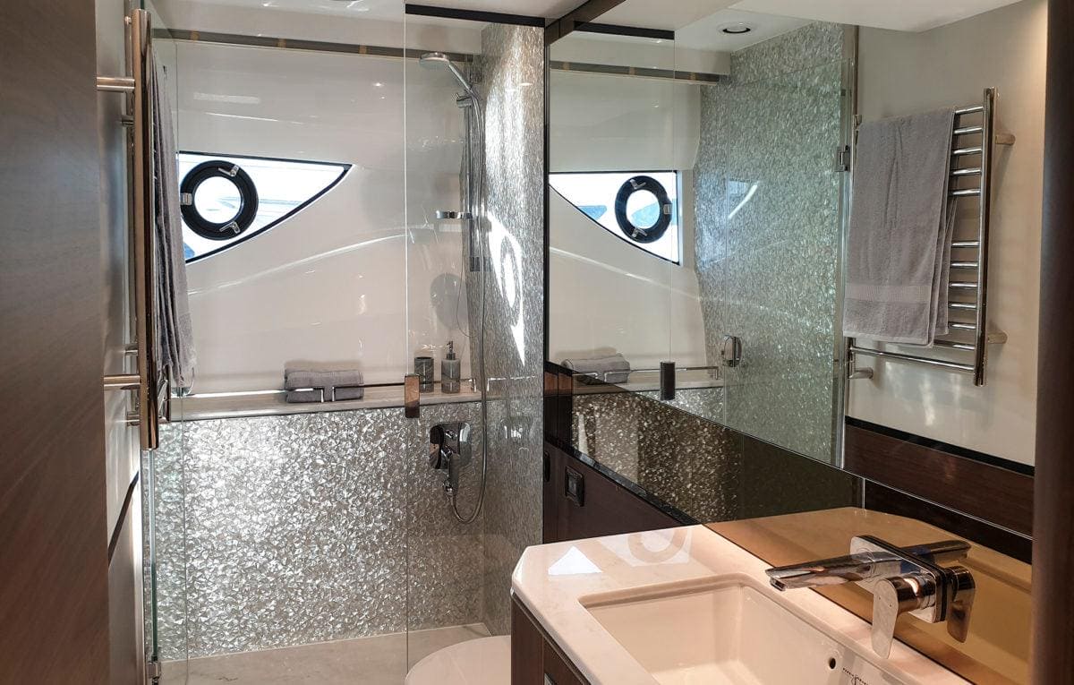 Feature Panel Crackle