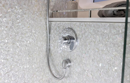 Feature Panel Crackle