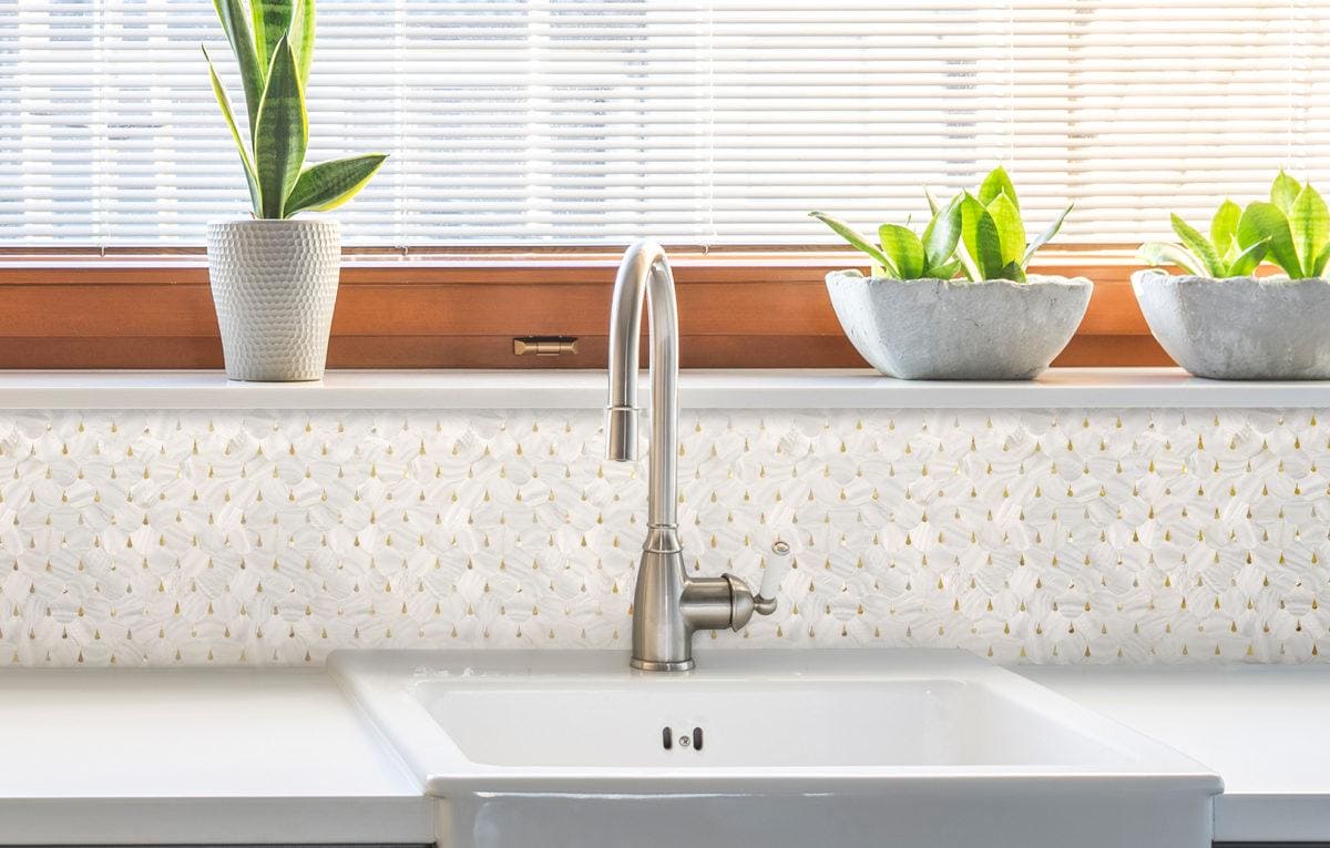 Feature Panel Pearl Drop