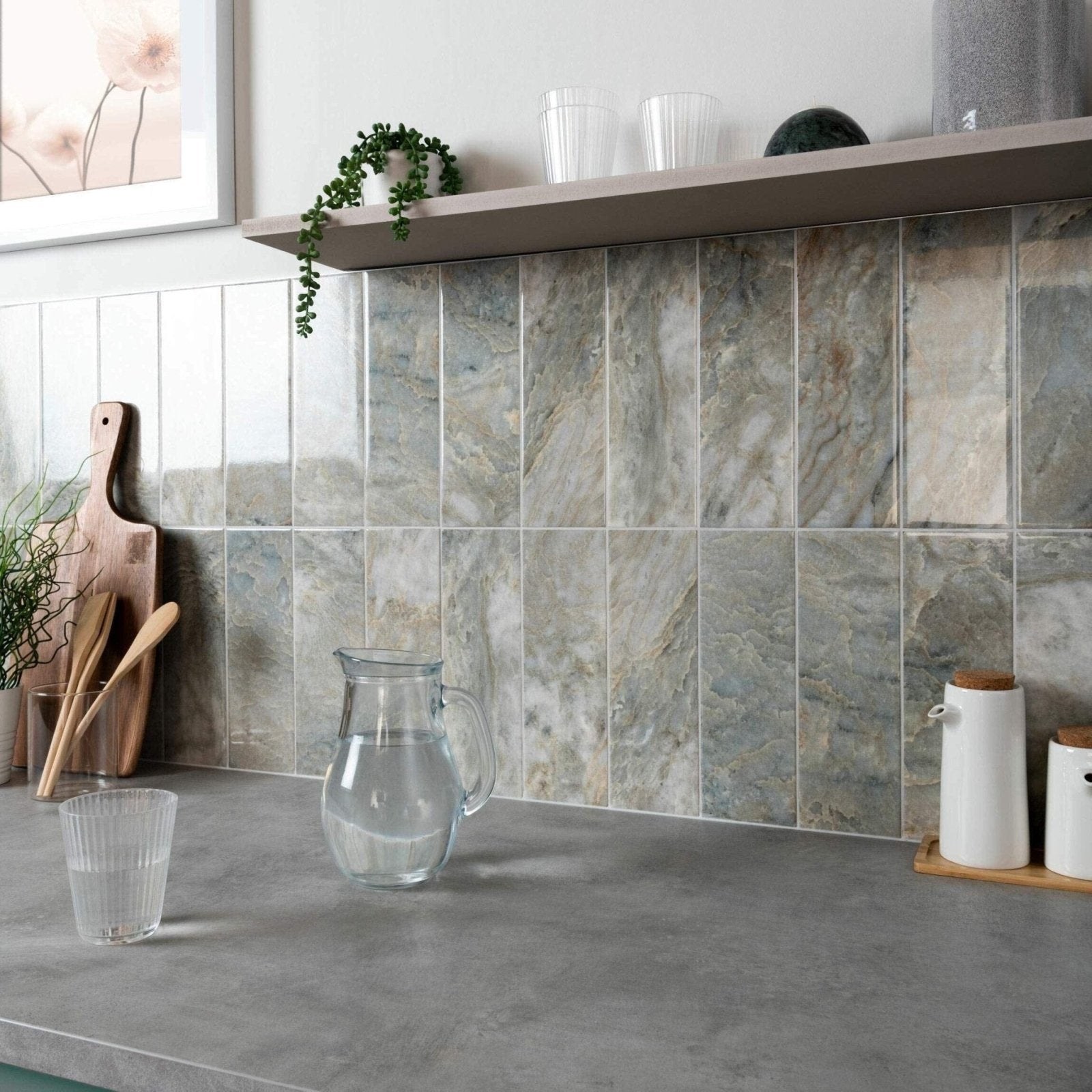Onix Verde grey and beige marble-effect tiles with a glass pitcher