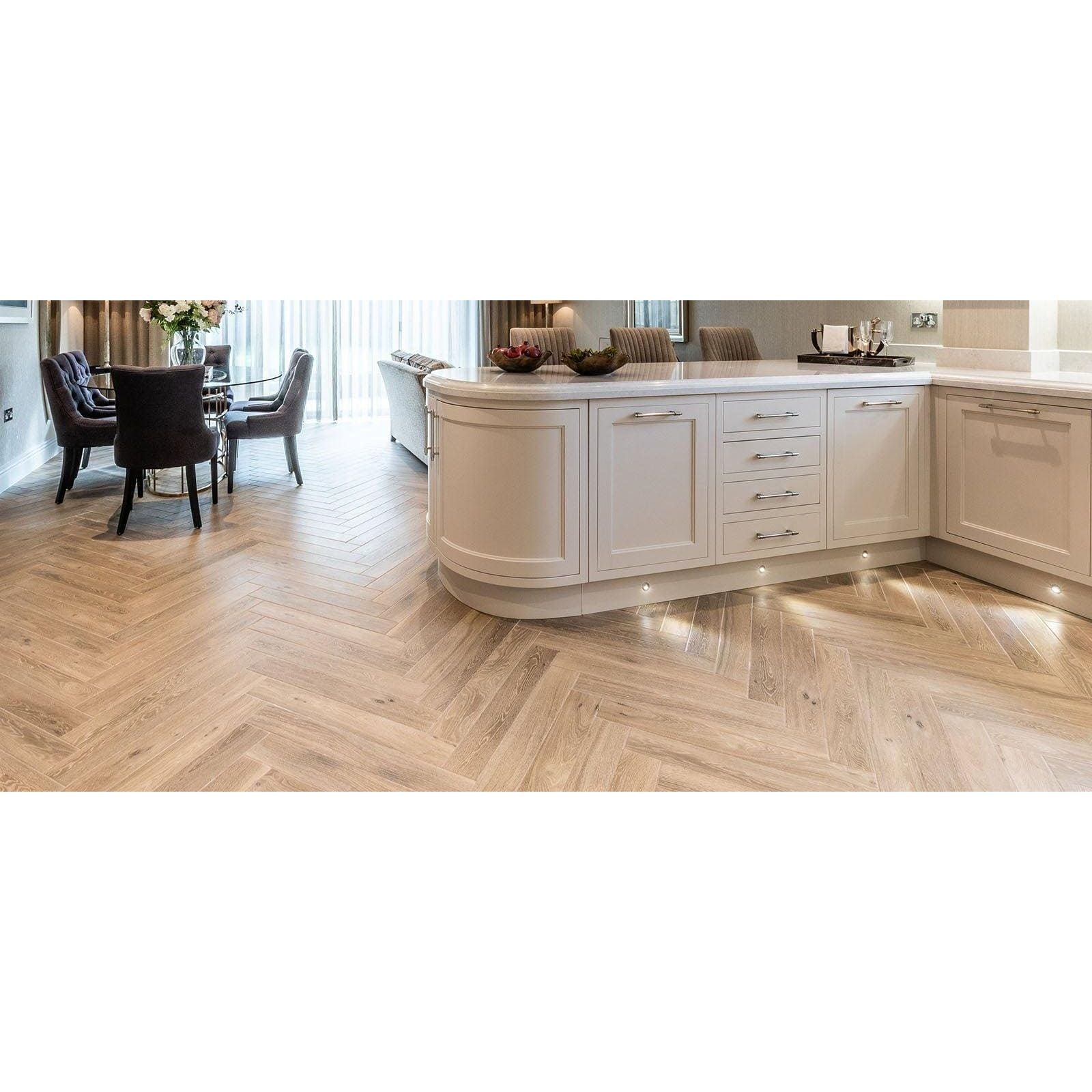 Cream-colored tree-charme beige matt kitchen cabinets with sleek handles and a curved island design