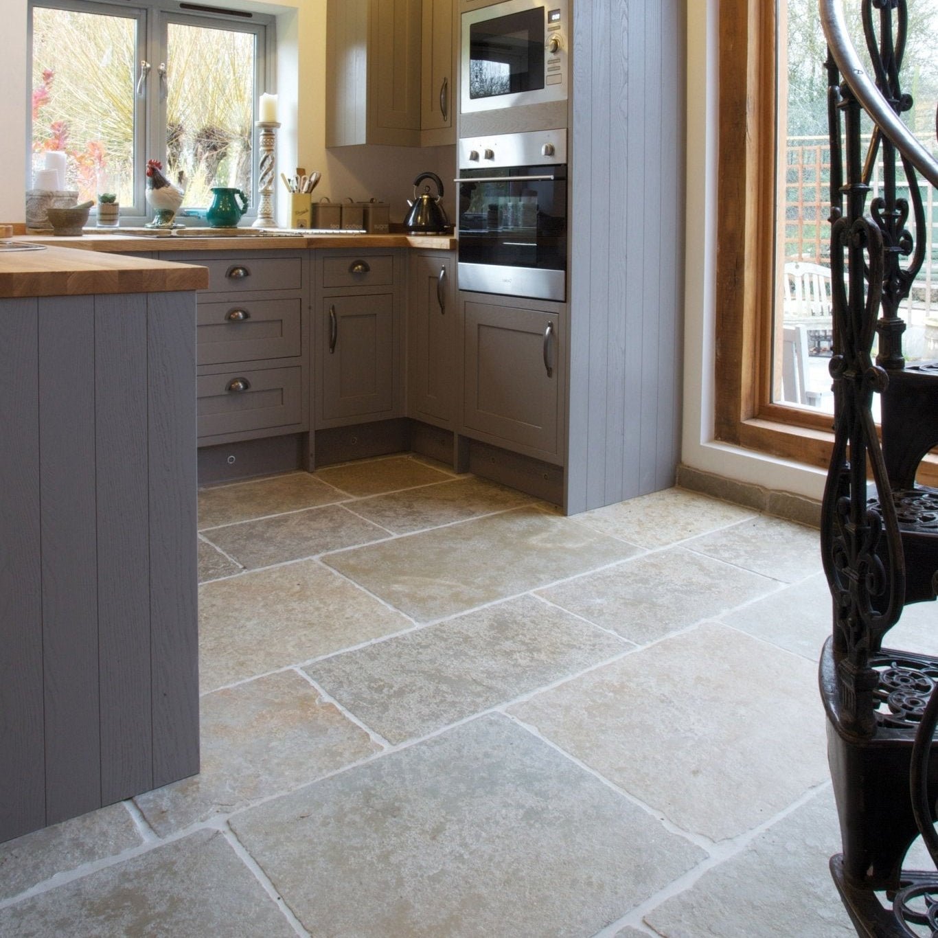 Trusloe Limestone Seasoned Finish – limestone tile pattern detail